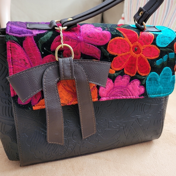 Handmade mexican embroidered bag. - Picture 1 of 9